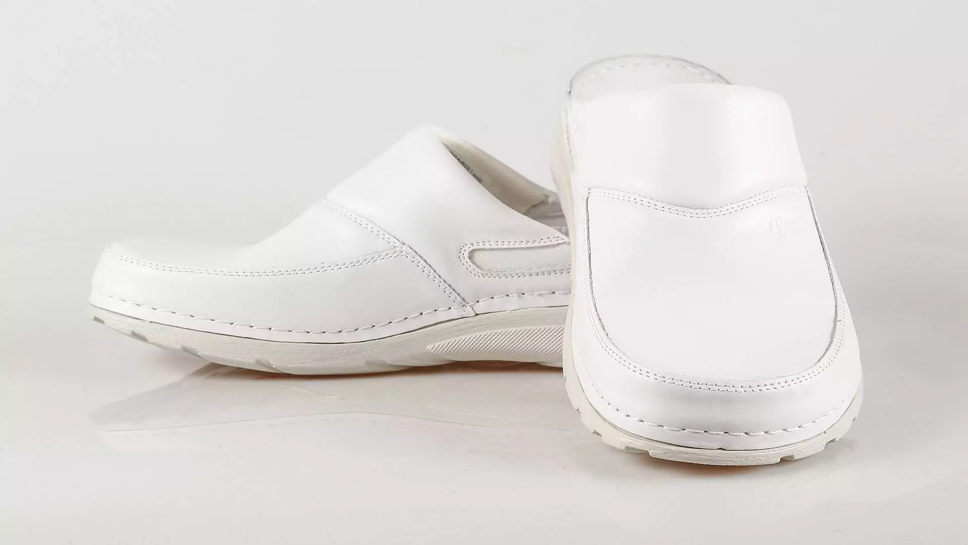 Batz PETER – muške klompe bijele boje – VV obuća trgovina